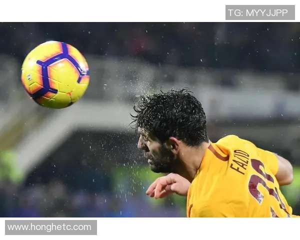 头球技艺卓越的足球明星们盘点与精彩瞬间回顾